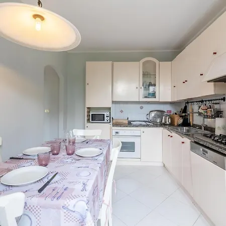 3 Bedroom Amazing In Holiday home