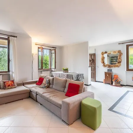 3 Bedroom Amazing In Desenzano del Garda