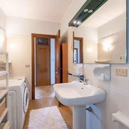 3 Bedroom Amazing In Holiday home Desenzano del Garda