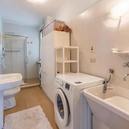 3 Bedroom Amazing In Desenzano del Garda