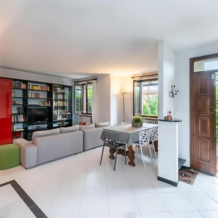 Holiday home 3 Bedroom Amazing In Desenzano del Garda