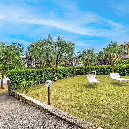 3 Bedroom Amazing In Holiday home Desenzano del Garda