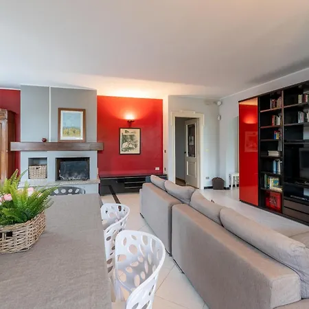 3 Bedroom Amazing In Desenzano del Garda